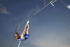 BWIN娱乐平台入口-足总杯最新形势：利雅得新月高居榜首，马德里竞技强势追赶，冠军归属成迷